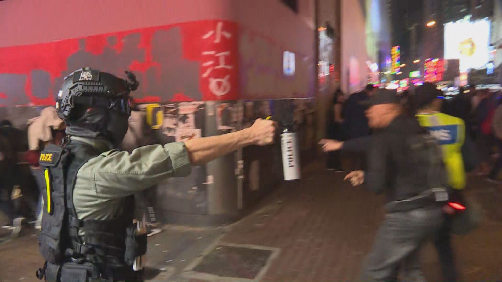 警員旺角驅散聚集市民　無警告下施放胡椒噴霧