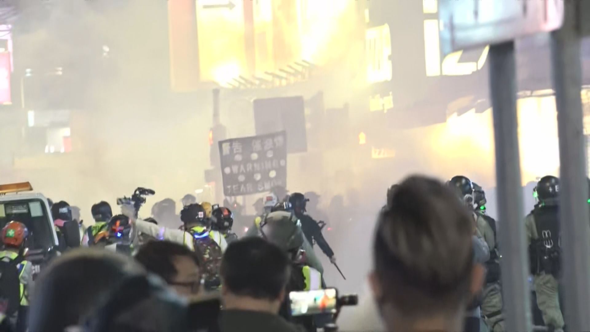 旺角晚上有人聚集　警施放胡椒噴霧及催淚彈驅散