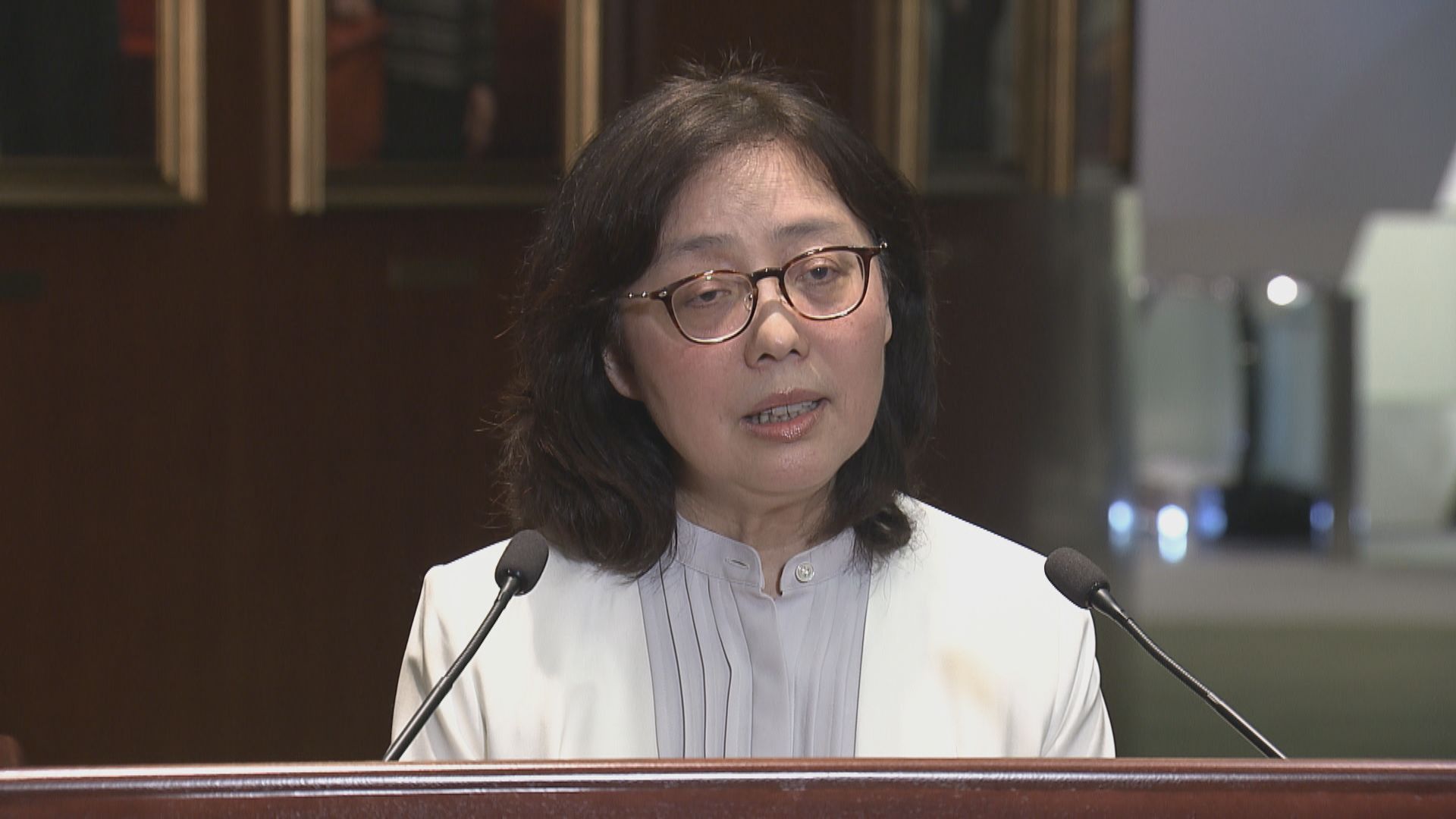 甯漢豪料皇后山邨食水黑點來自內部水管　本周將有物料化驗結果