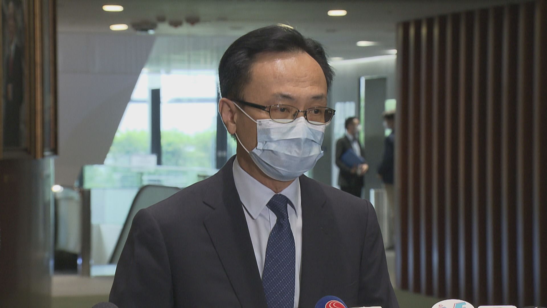 聶德權：公務員薪酬調整仍要通盤考慮