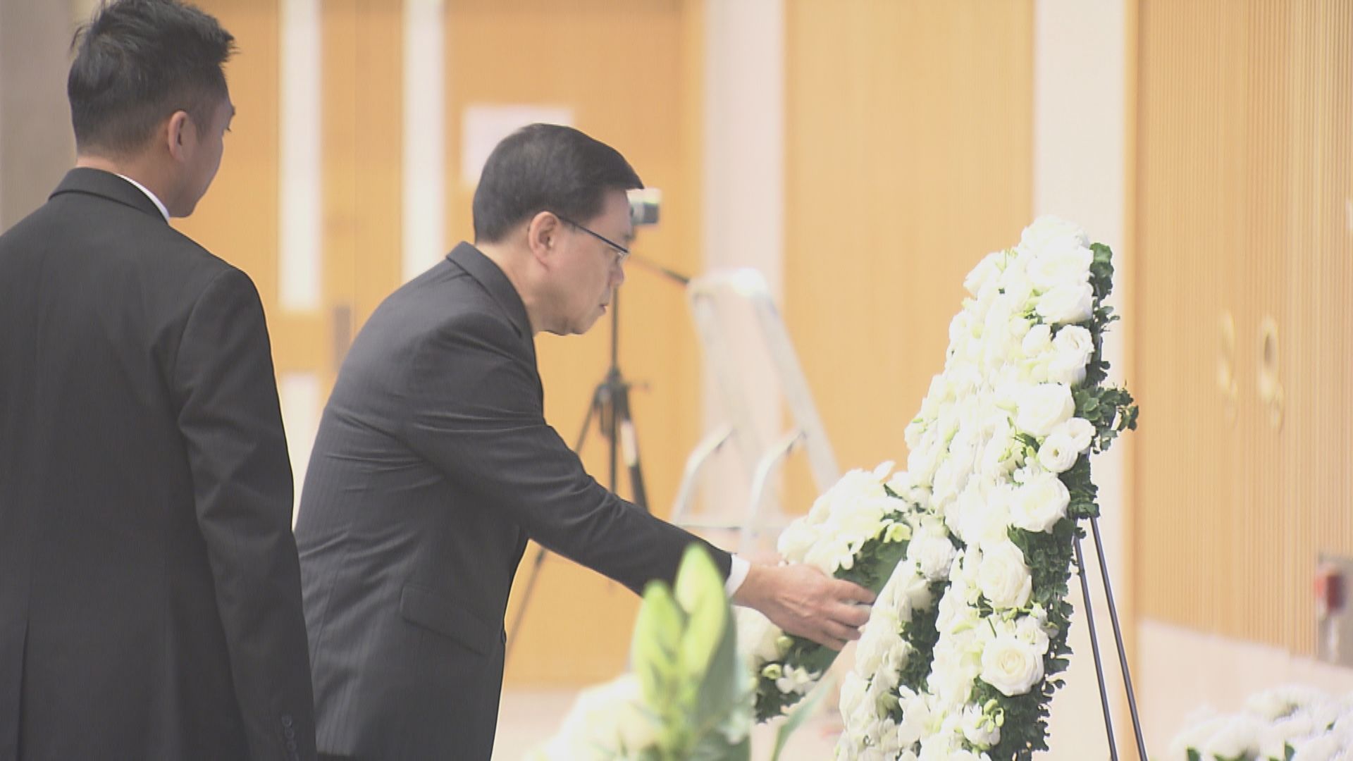 政府公祭南京大屠殺死難者　李家超獻花圈致敬