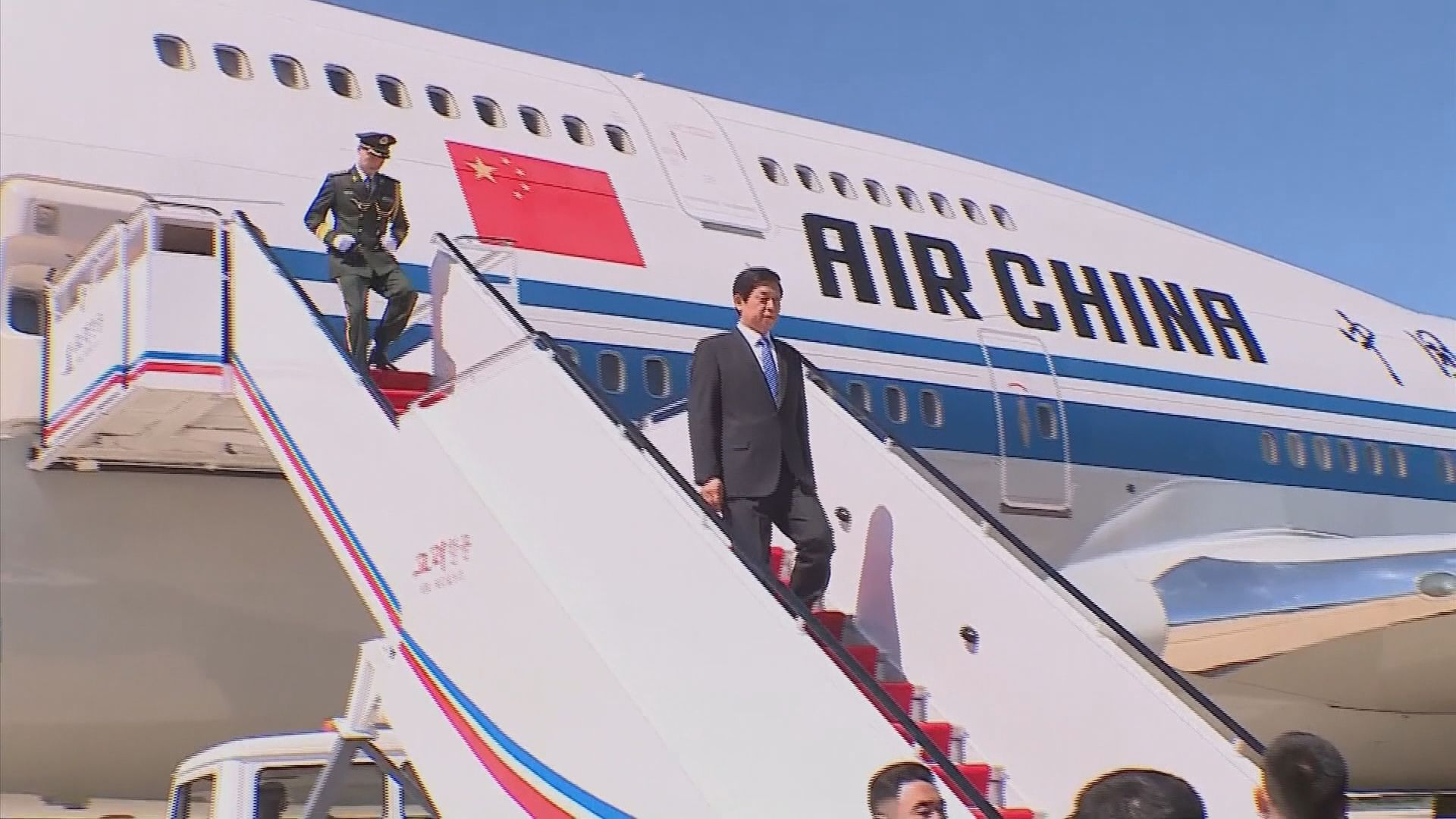 全國人大委員長栗戰書抵平壤出席慶祝活動