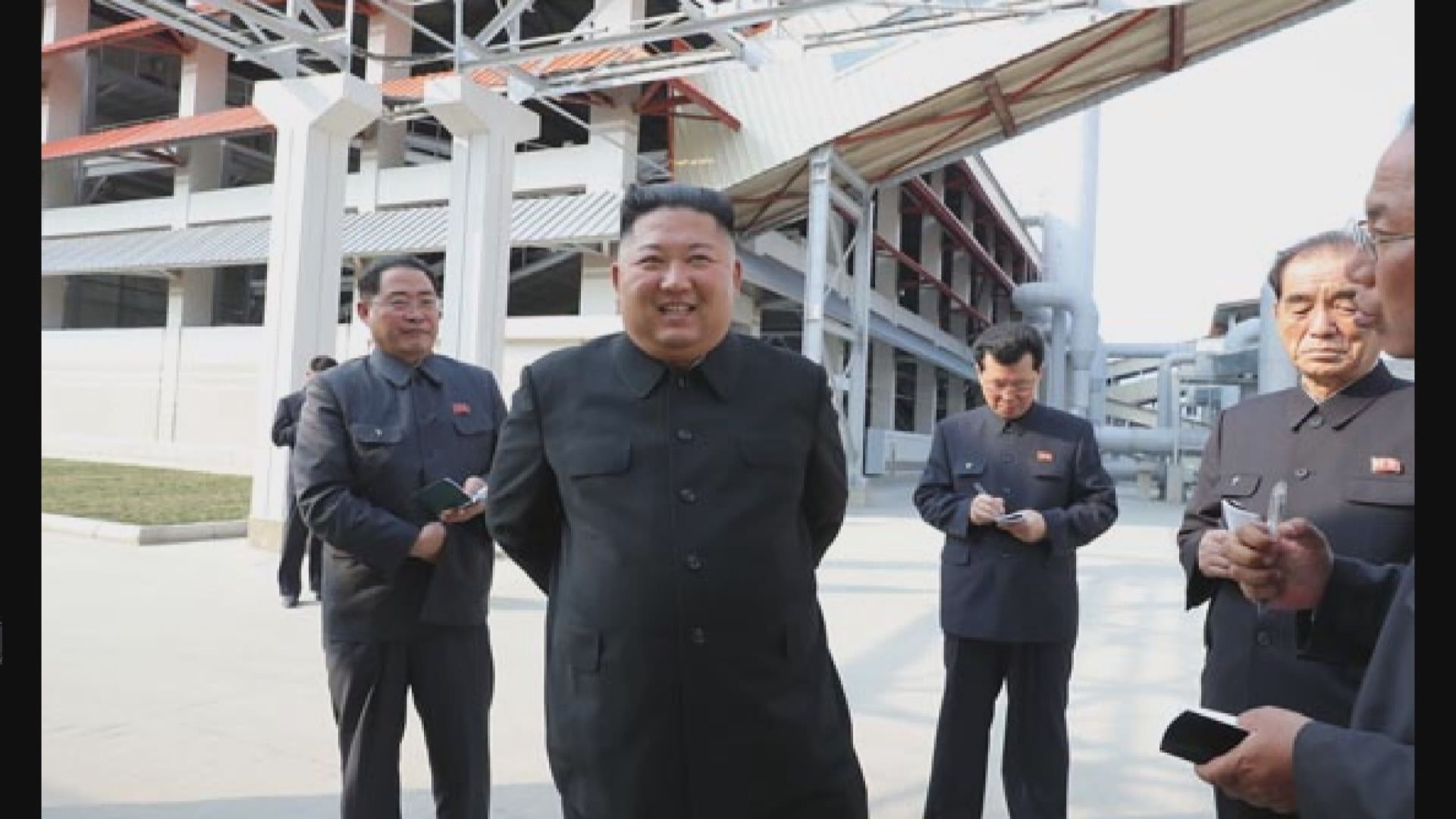 金正恩勞動節現身工廠竣工儀式　行動自如打破病重傳言