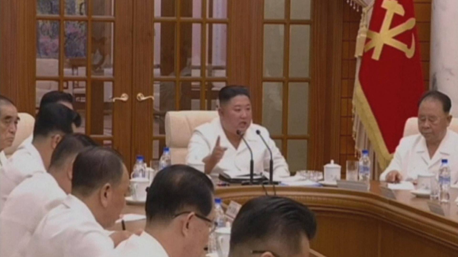 北韓官媒發放金正恩主持會議片段　間接粉碎病重傳言