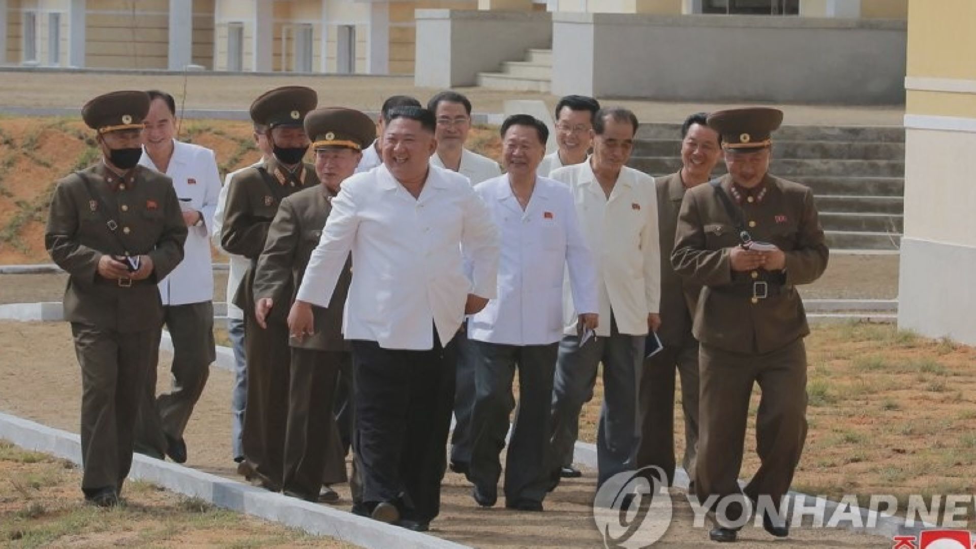 金正恩視察黃海北道風災後重建工作