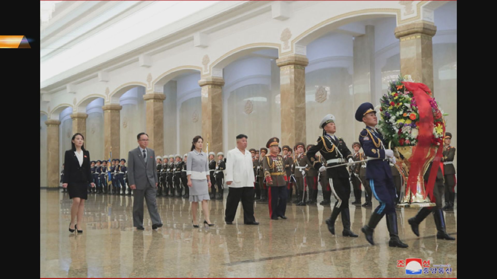 金正恩夫婦率親信幹部紀念金日成冥壽