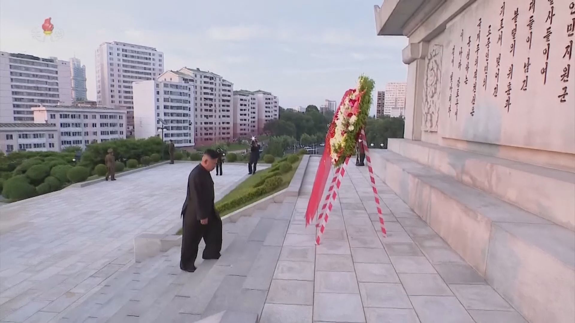 金正恩參謁中朝友誼塔　強調友誼世代傳承