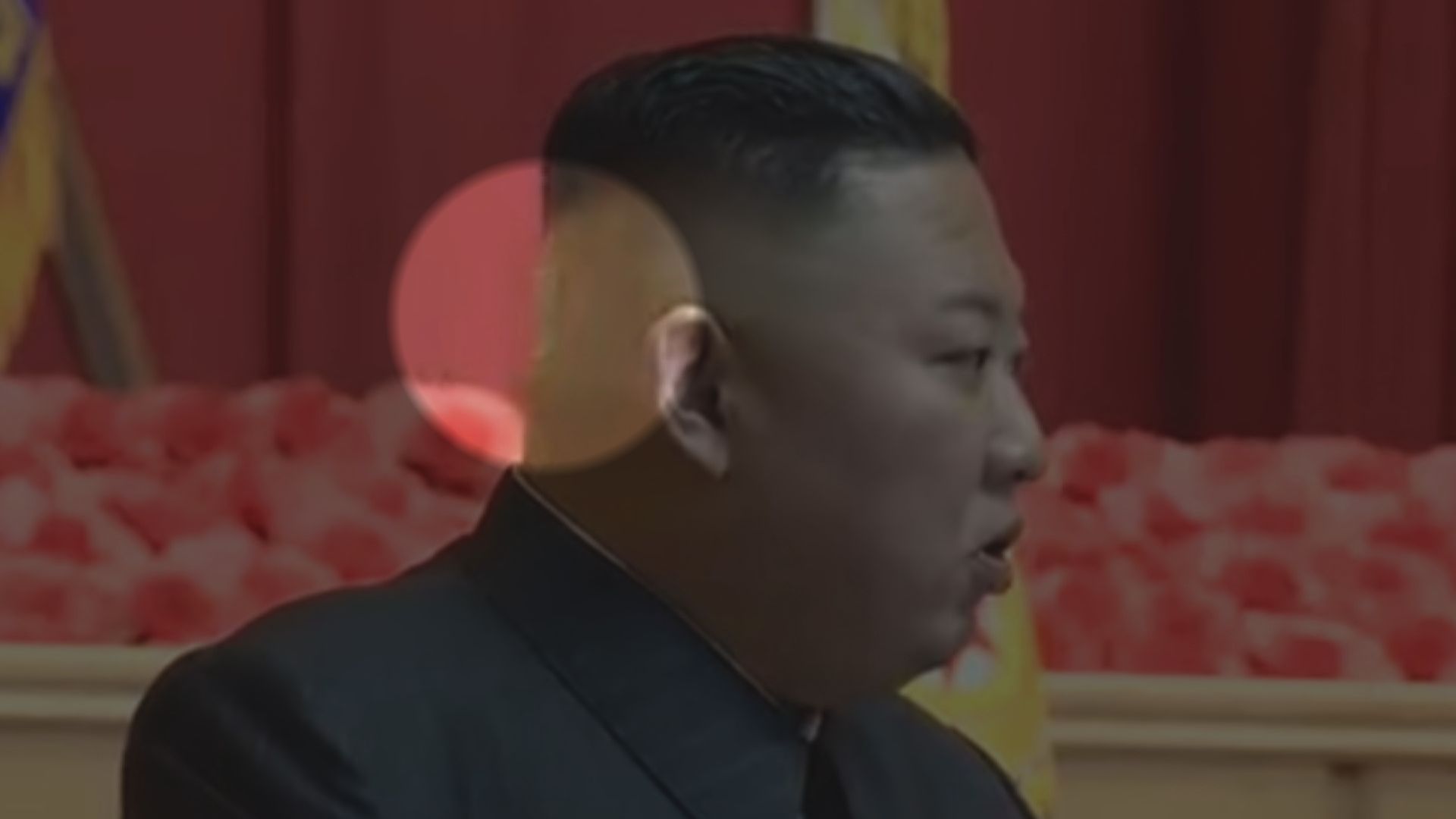 金正恩早前開會時後腦疑貼上膠布