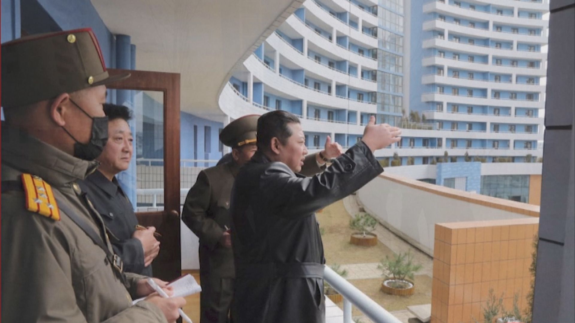 金正恩視察平壤萬戶住宅建設項目施工現場