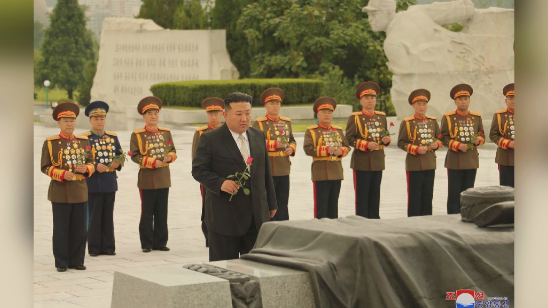 金正恩參謁朝中烈士墓紀念「戰勝節」
