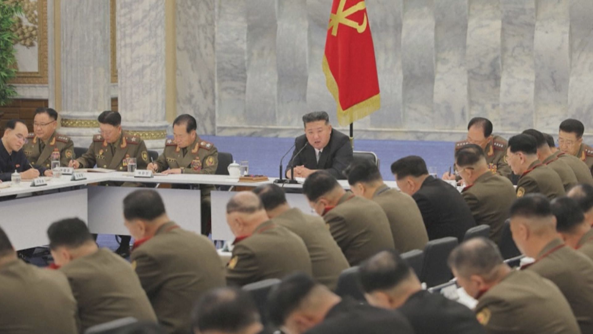 金正恩主持軍事會議撤換多名軍隊高層　分析認為和驅逐艦「下水事故」有關