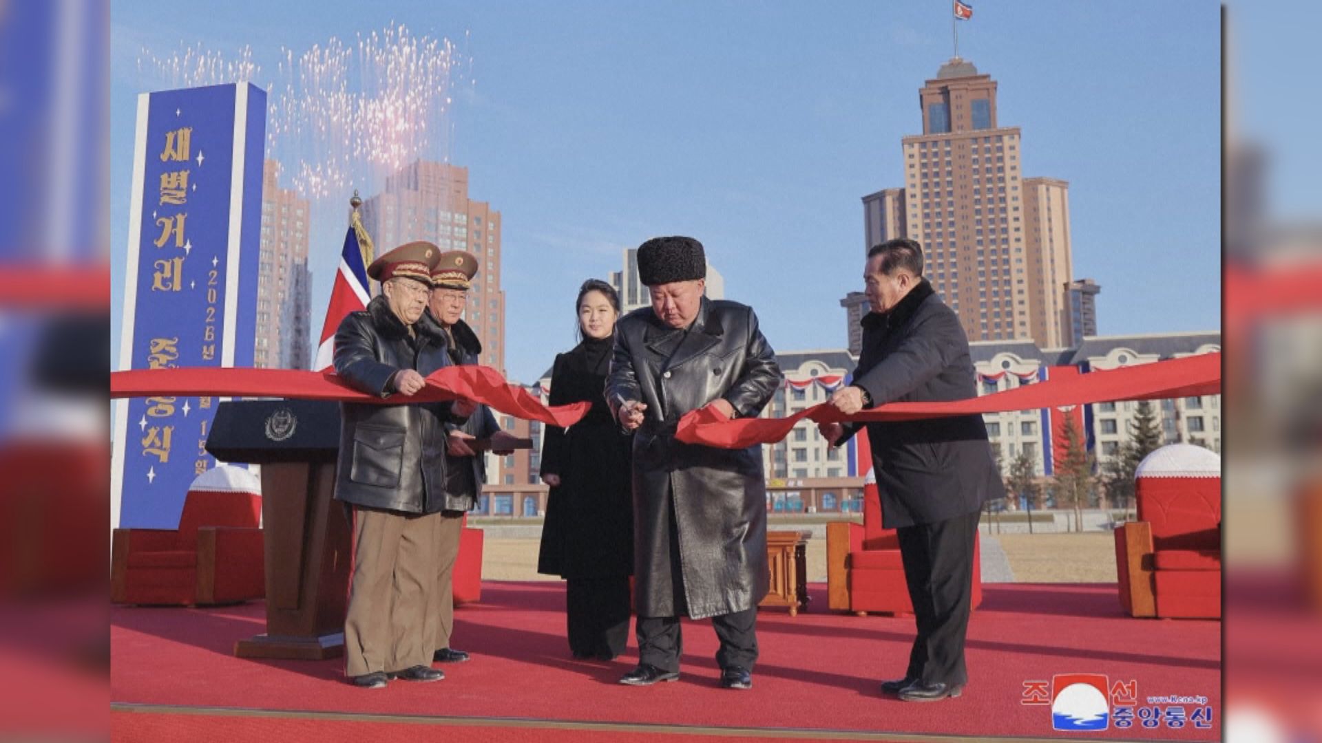 金正恩主持住宅竣工典禮供陣亡軍人遺屬入住