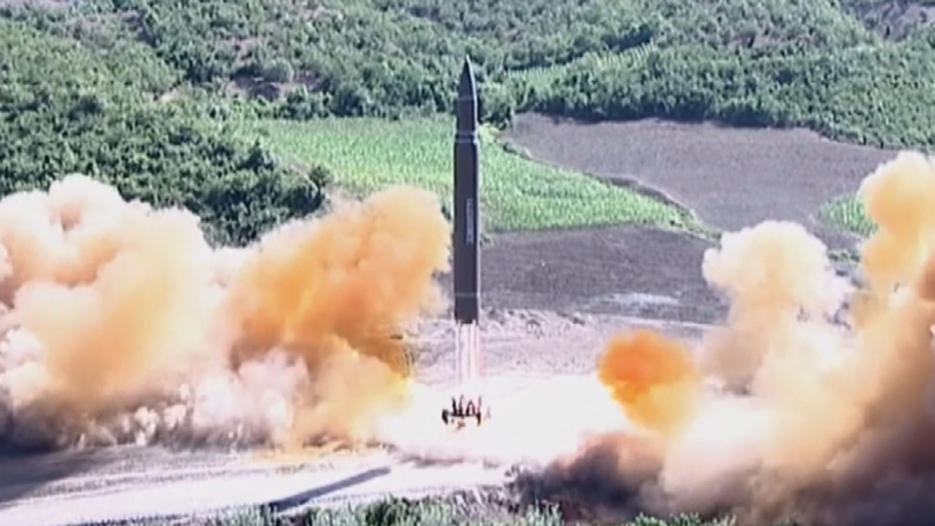 北韓疑試射彈道導彈　文在寅下令制定應對方案