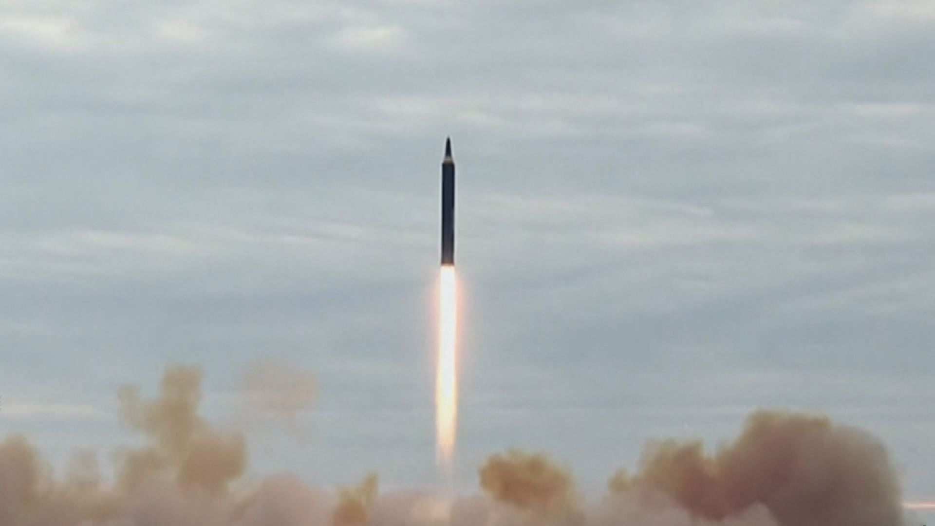 北韓今早再試射不明飛行物 