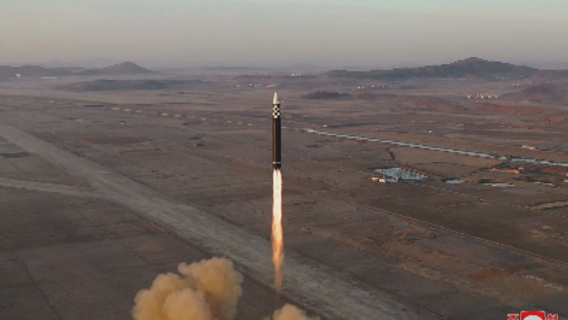 北韓發射火星17型導彈　疑具備重返大氣層能力