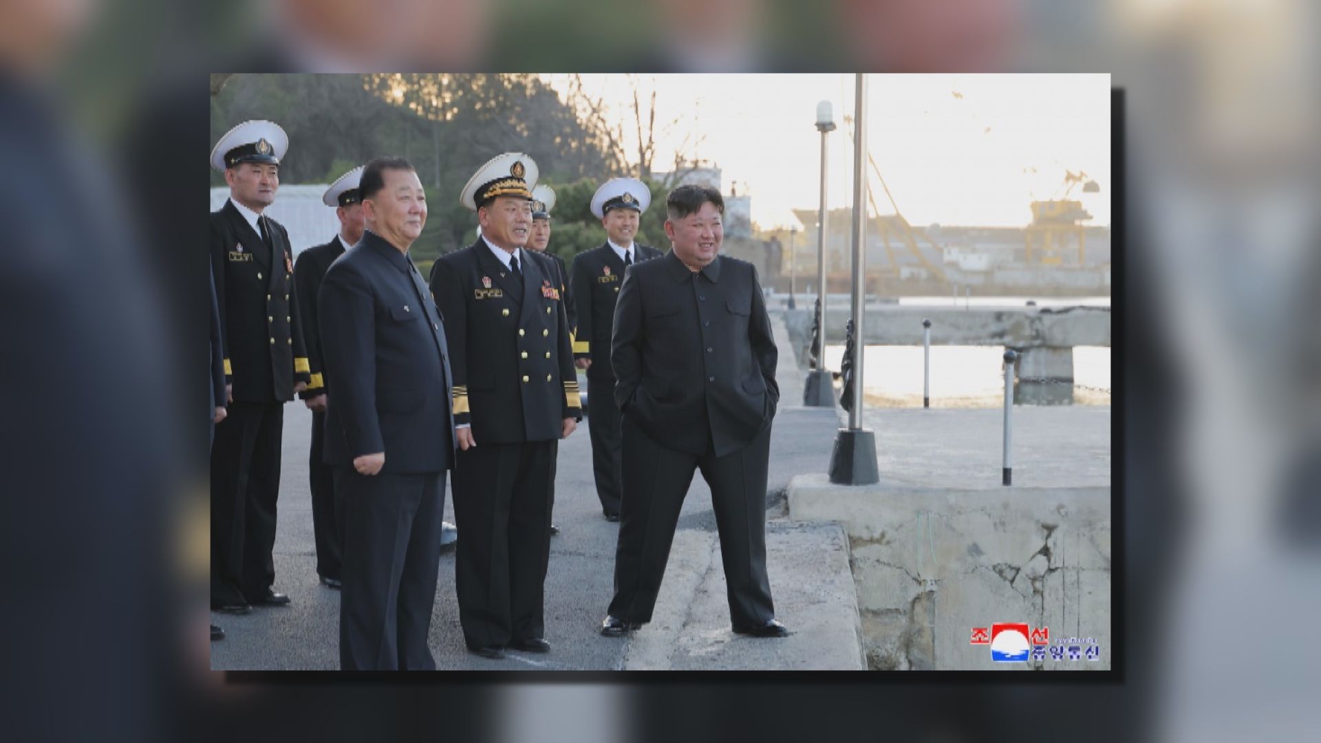 金正恩視察海軍進行艦載戰略巡航導彈試射