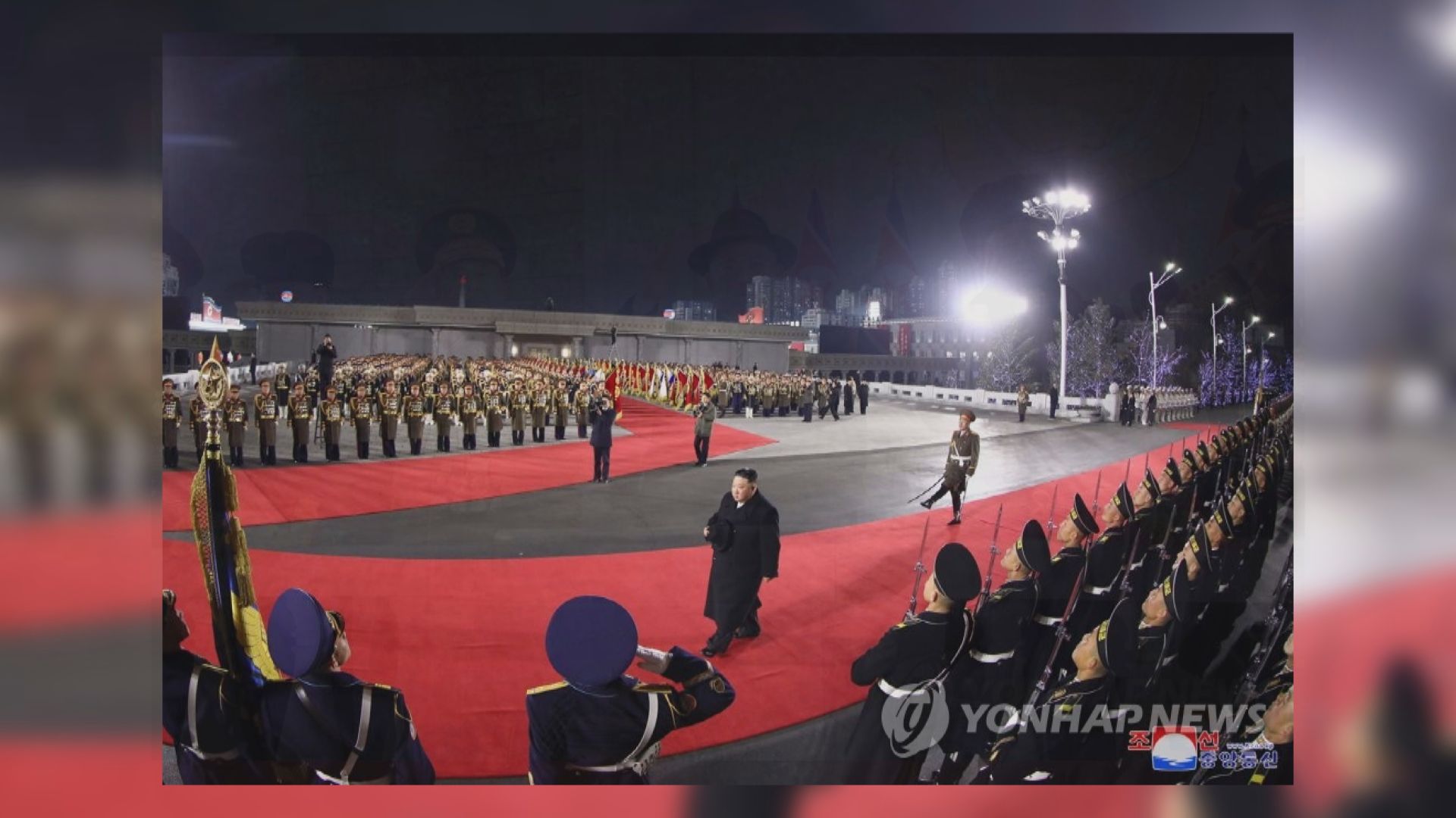 北韓舉行夜間閱兵展示洲際彈道導彈　金正恩出席儀式