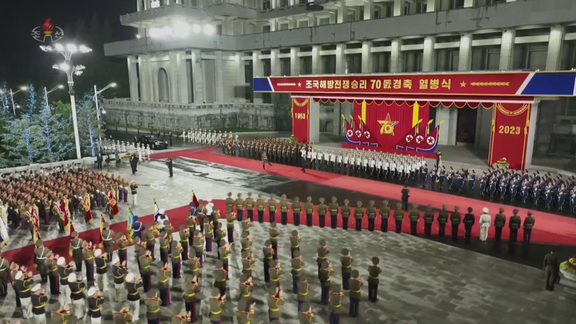 北韓「戰勝節」閱兵 洲際彈道導彈和新型無人機輪流亮相