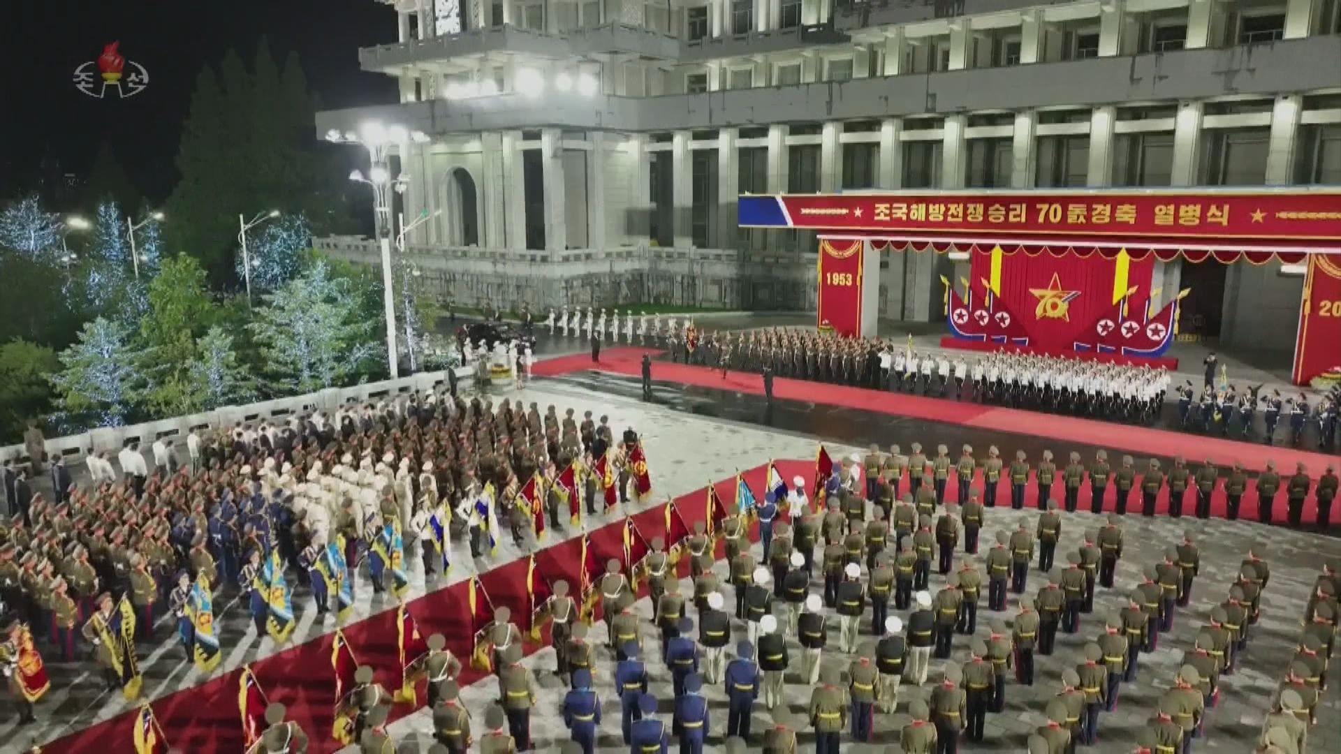 北韓「戰勝節」閱兵 展示火星-18型洲際彈道導彈