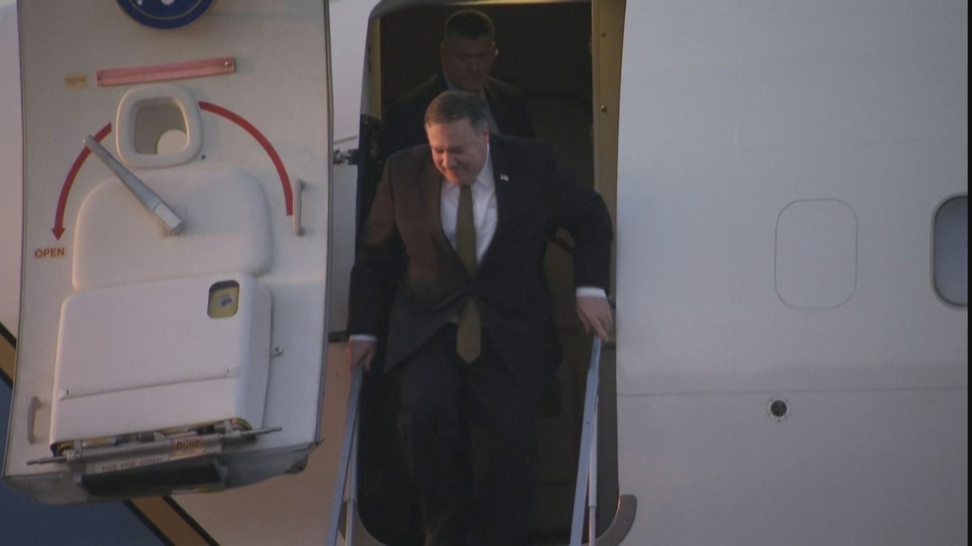 蓬佩奧轉抵南韓稍後與文在寅會面