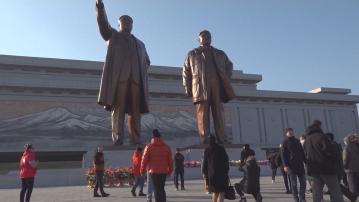 疫情後首個北韓旅行團參觀萬壽台大紀念碑等景點
