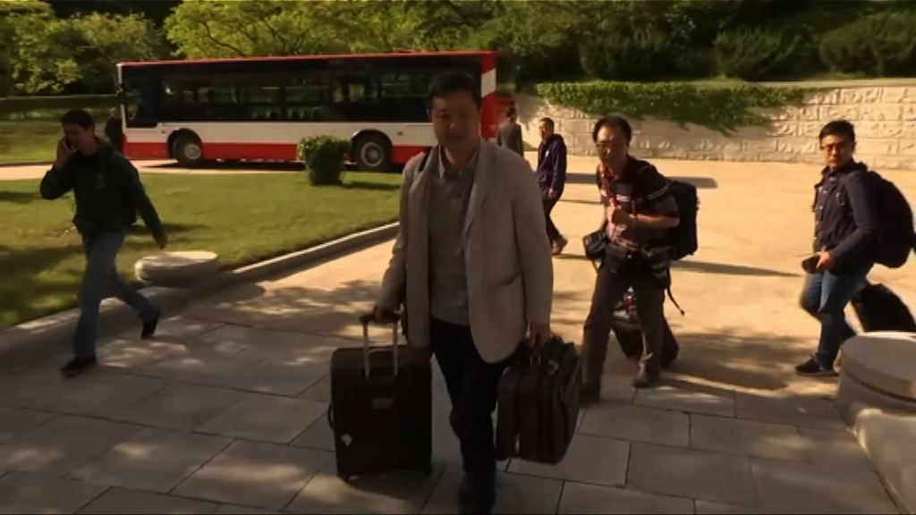 記者團獲安排乘火車往豐溪里採訪