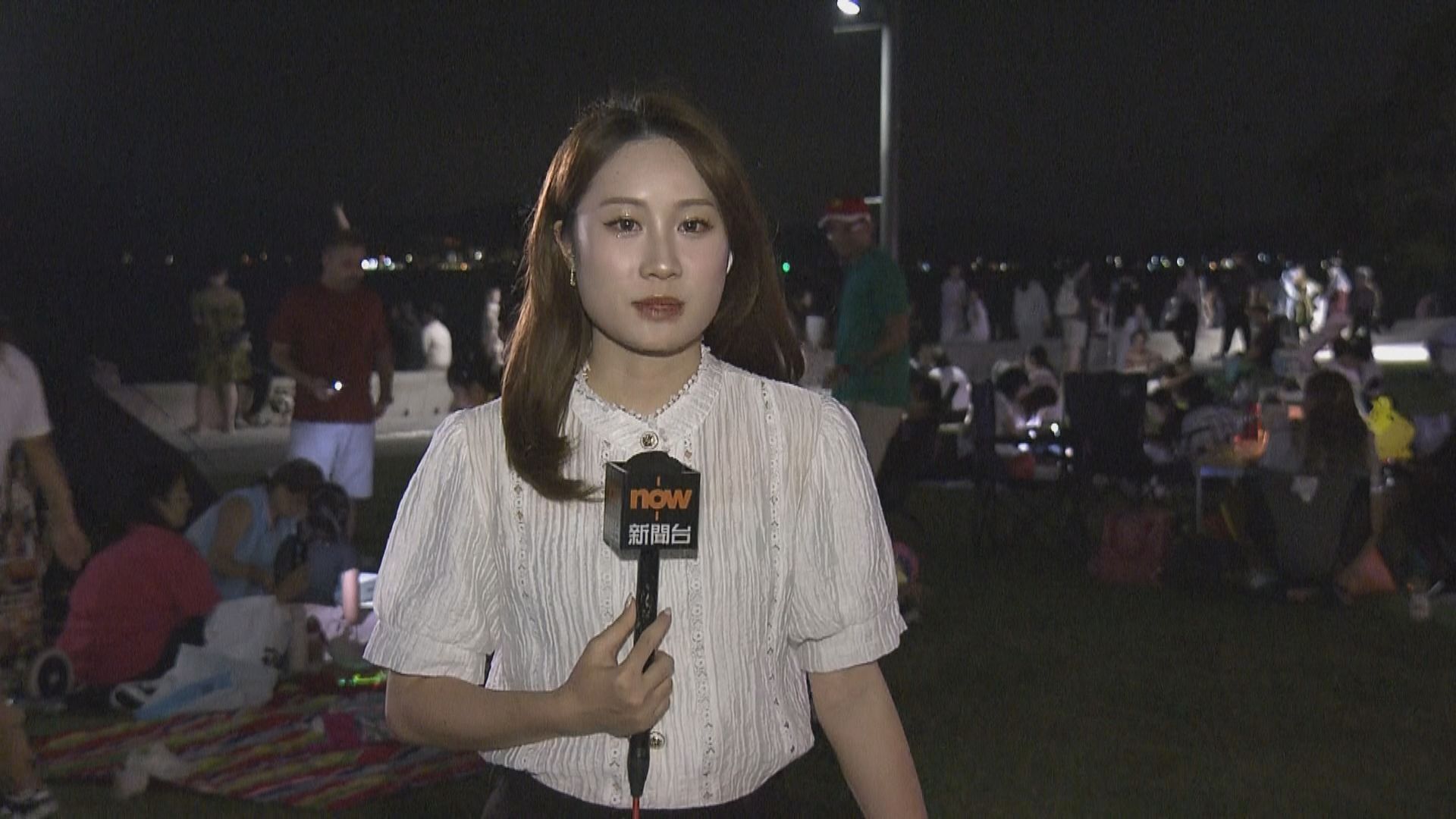 現場直擊｜市民一早到西九文化區「霸位」　擬邊野餐邊追月