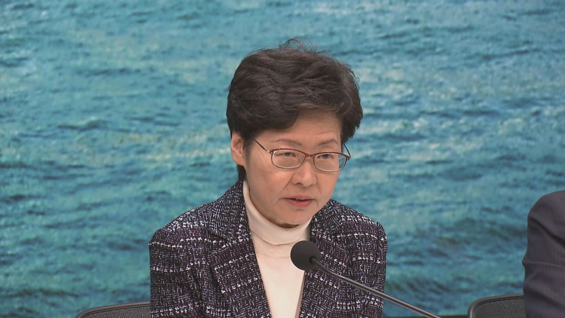 【最新】所有內地返港人士須接受14日檢疫　周六凌晨生效