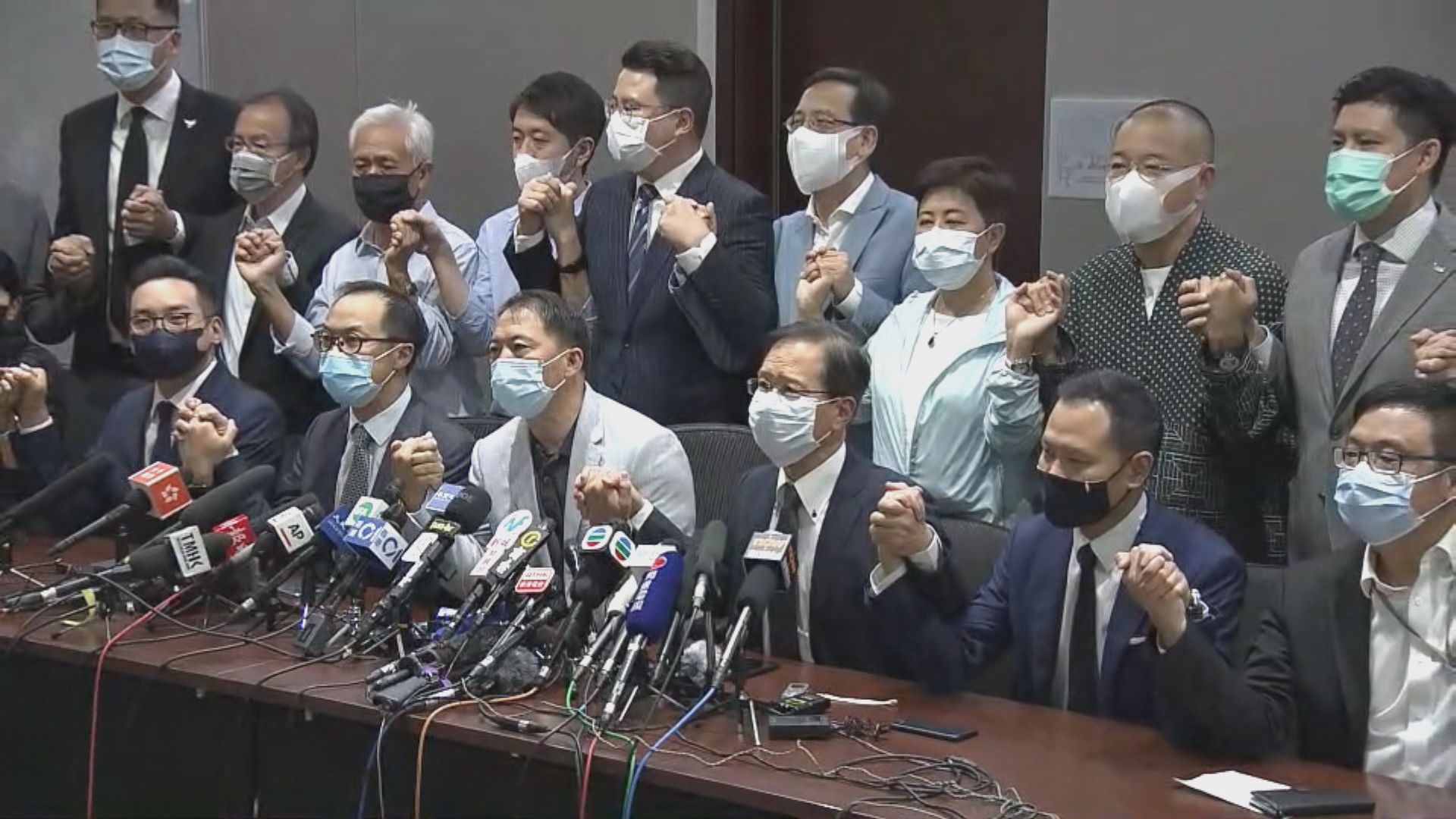 【最新】民主派宣布總辭　胡志偉：一國兩制正式宣布死亡