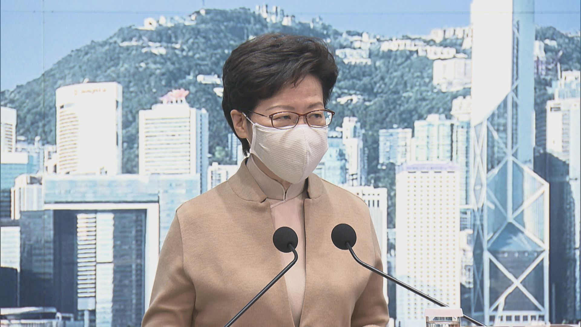 【最新】林鄭預告食肆堂食晚上六時結束　健身中心、美容院須關閉