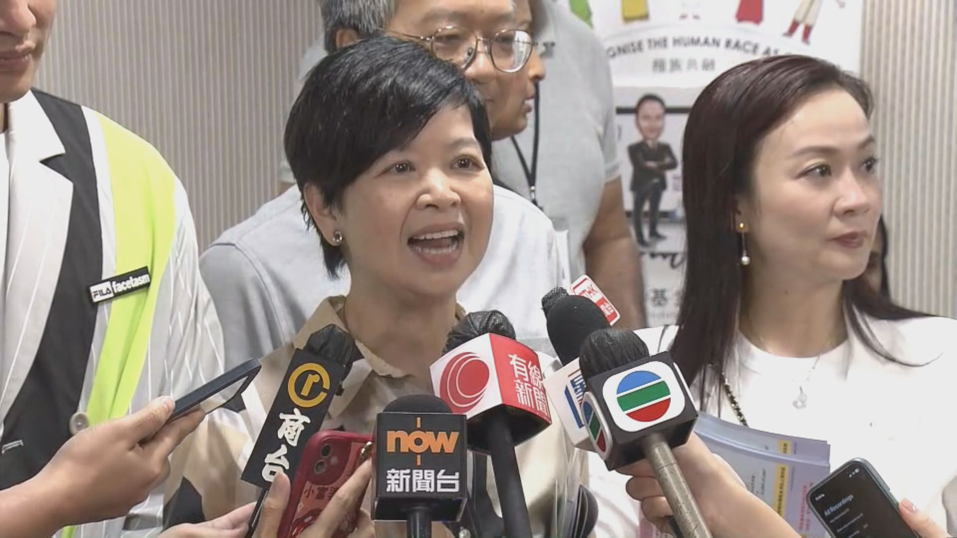 【足本全片】房屋局局長何永賢見記者