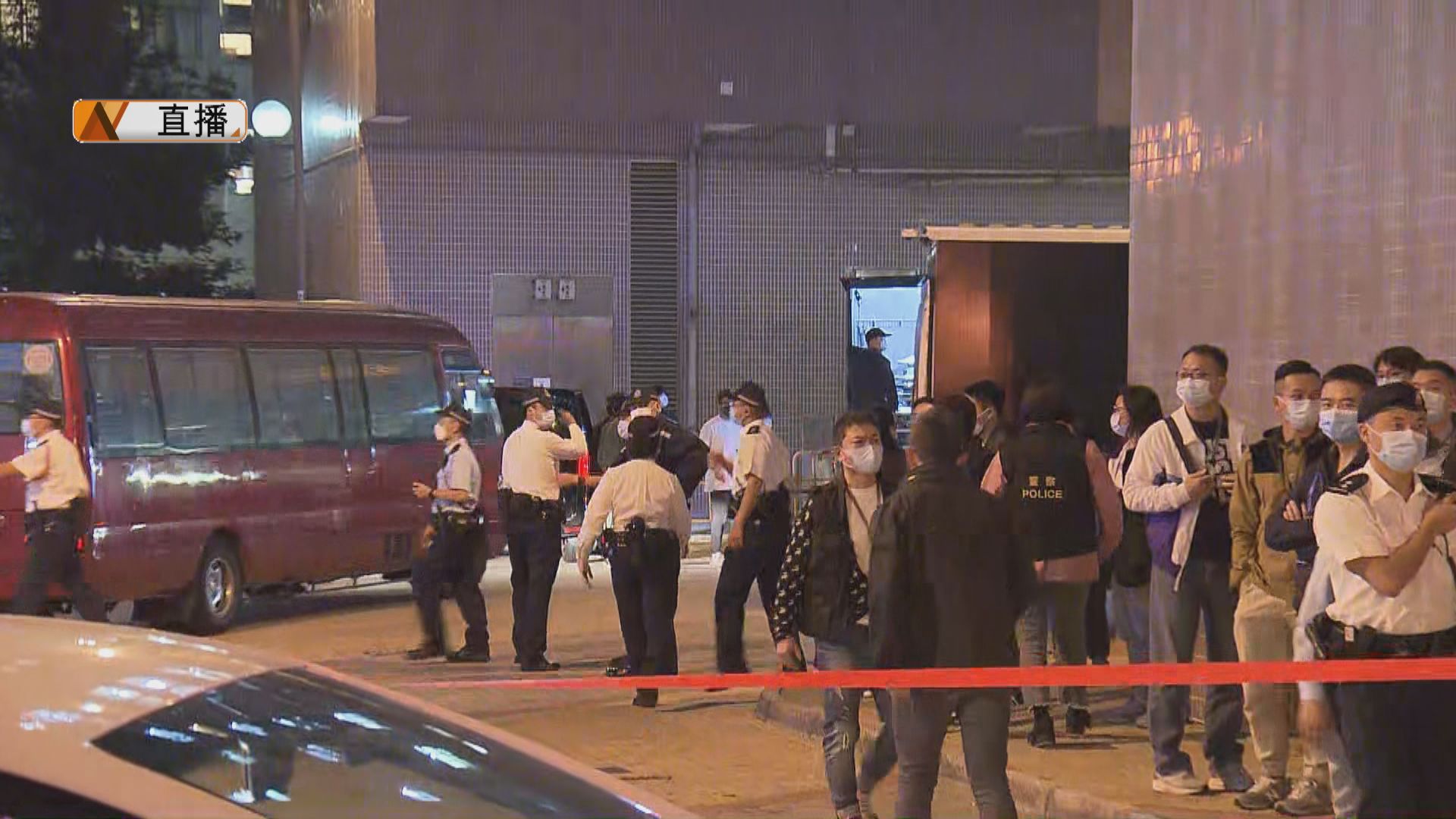 【現場報道】旺角海富苑海裕閣圍封　警員拉起封鎖線