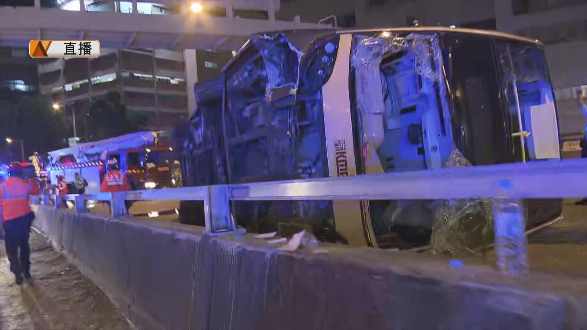 大圍巴士翻側　初步一死十多人傷