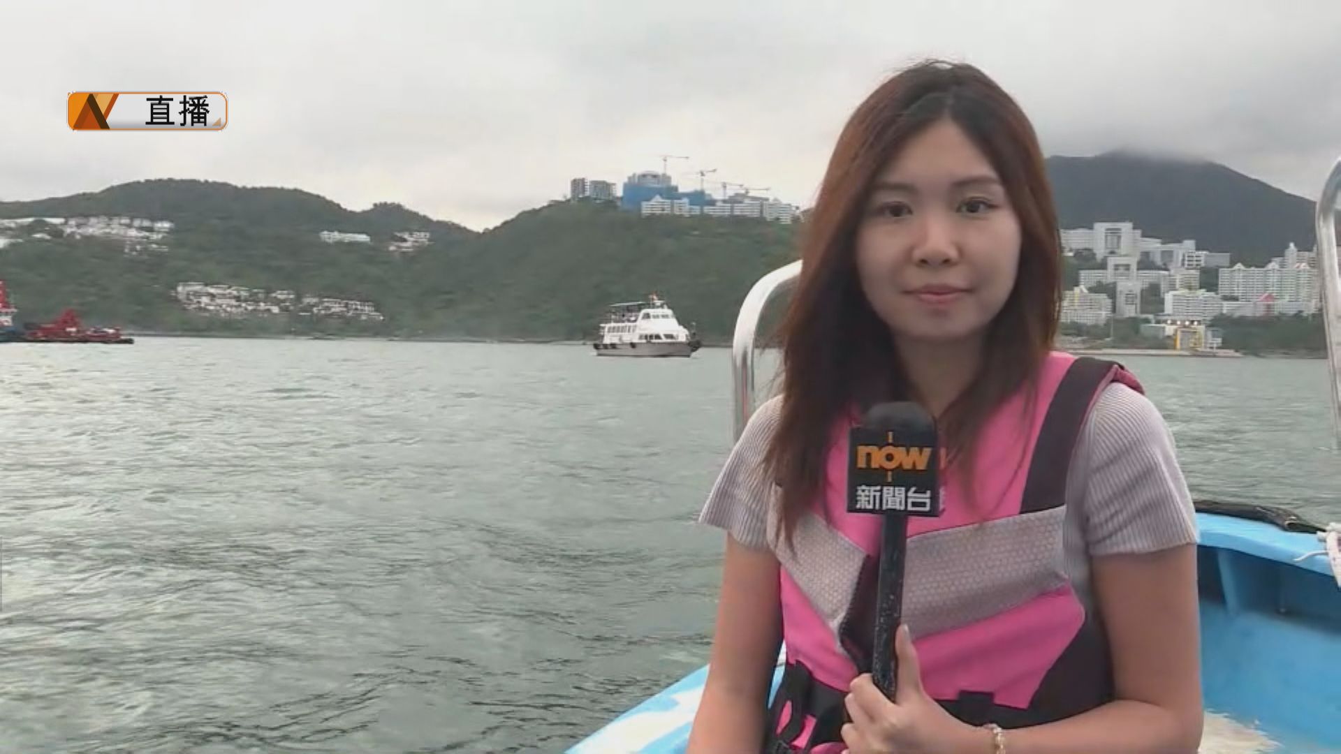 【現場報道】漁護署正安排躉船打撈鯨魚屍體