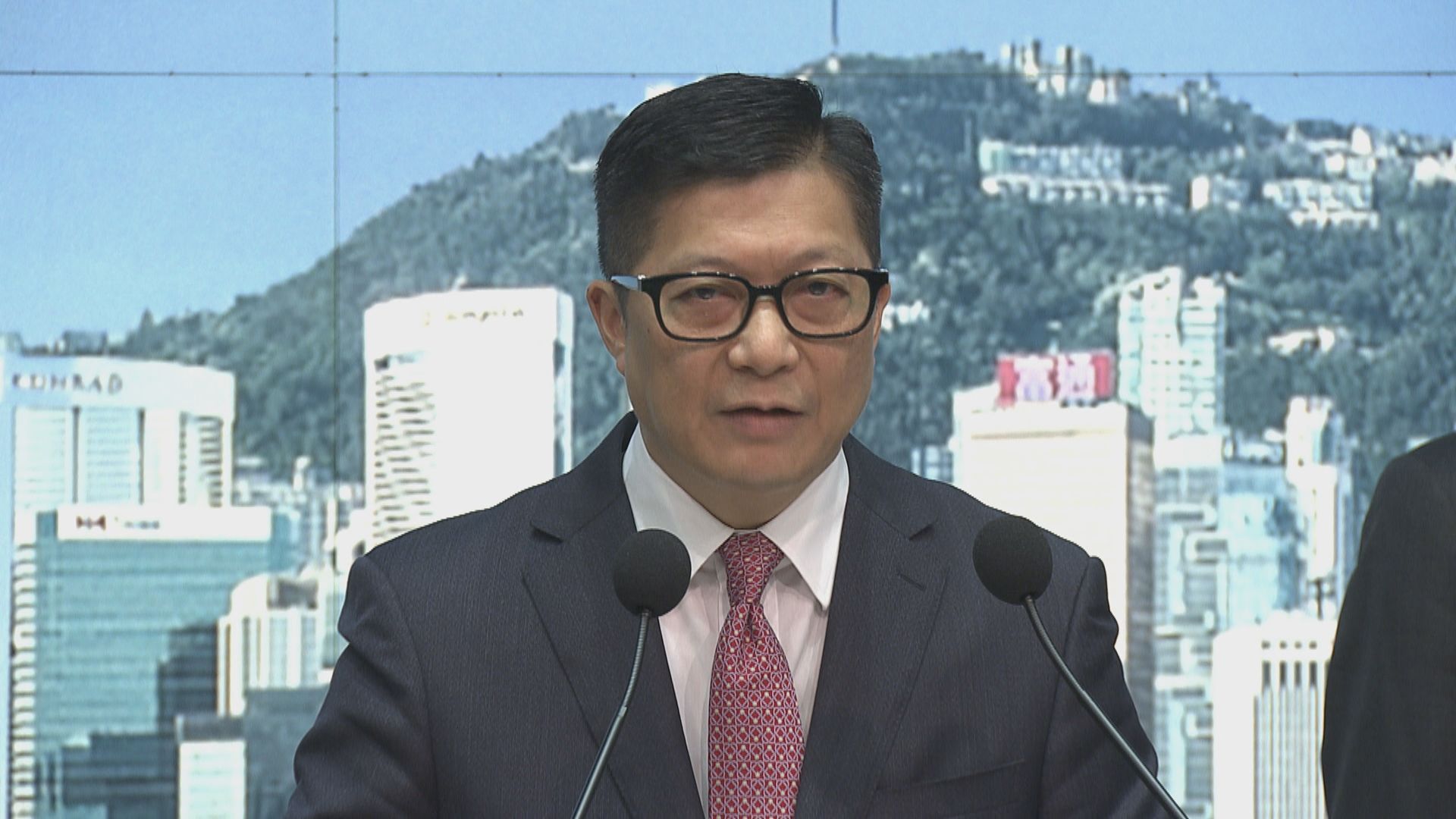 【原片】保安局局長鄧炳強在撲滅罪行委員會會議後見傳媒