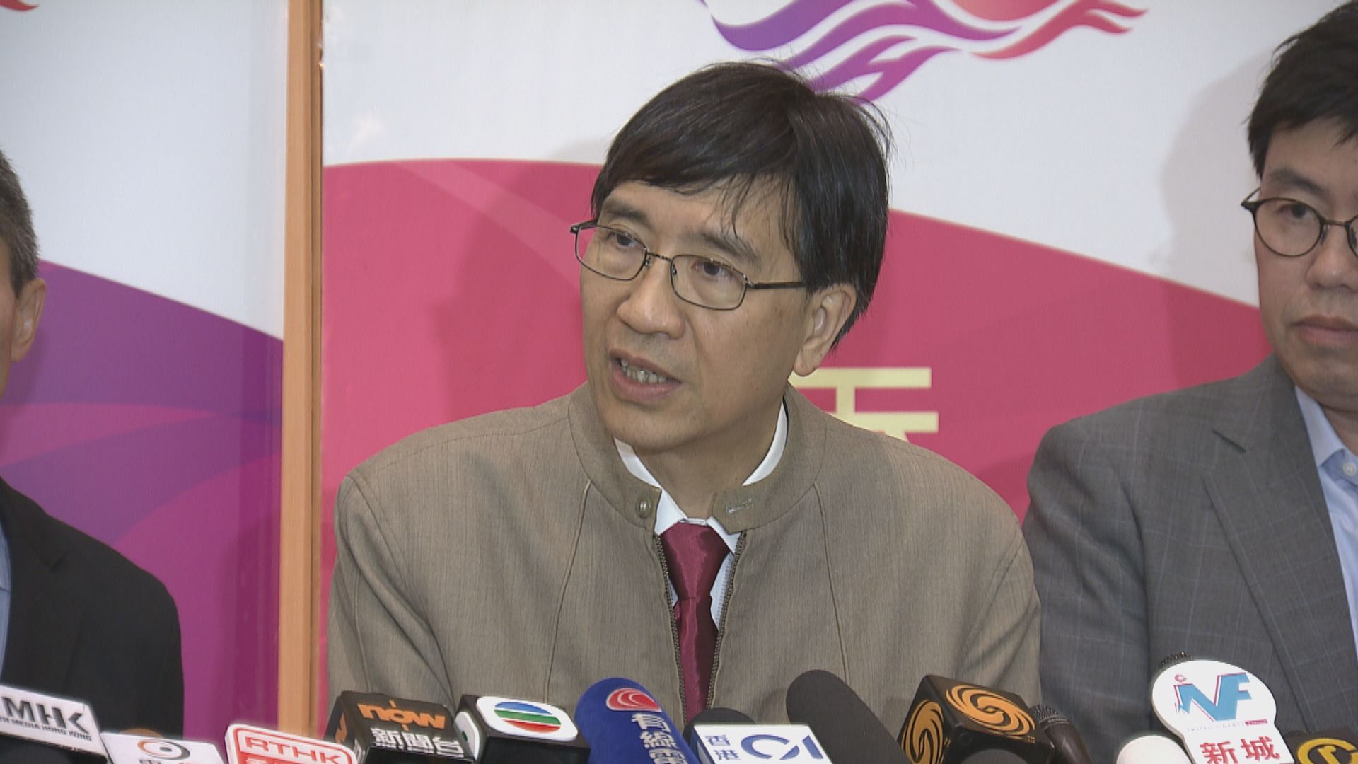 【最新】袁國勇：疫情或已進入第三波擴散　病毒在家庭或醫院傳播