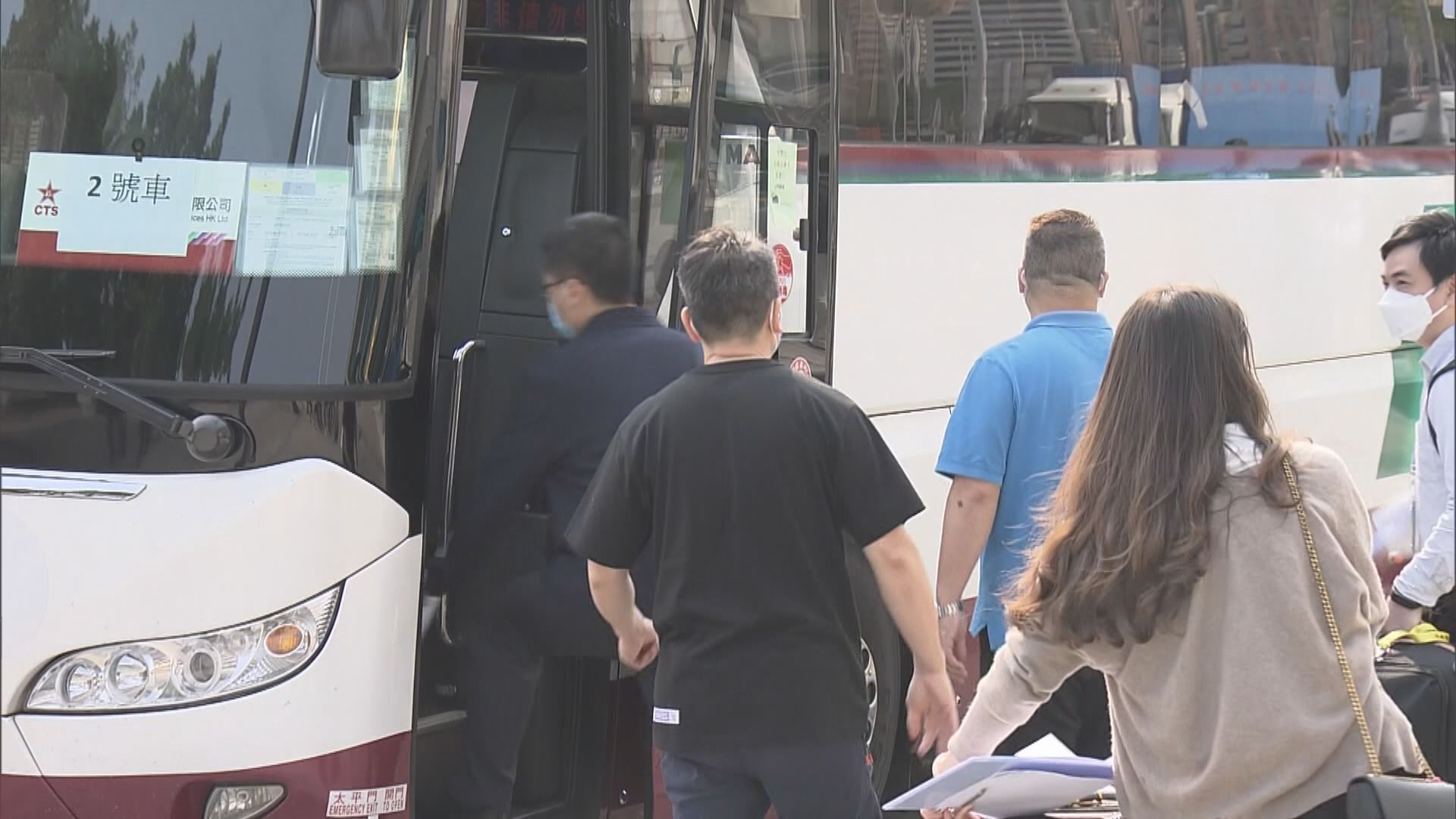 人大政協赴京出席兩會　支持完善選舉制度