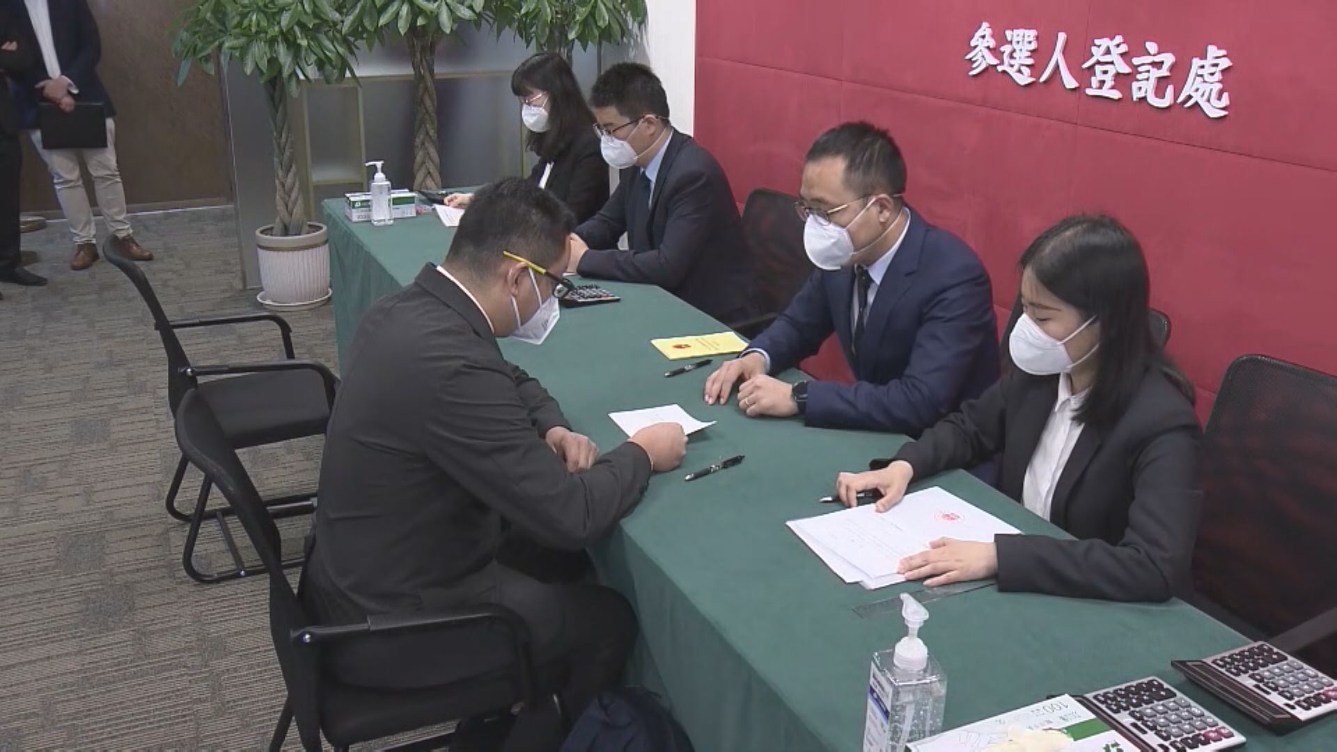 吳秋北范駿華等報名參選港區人大代表