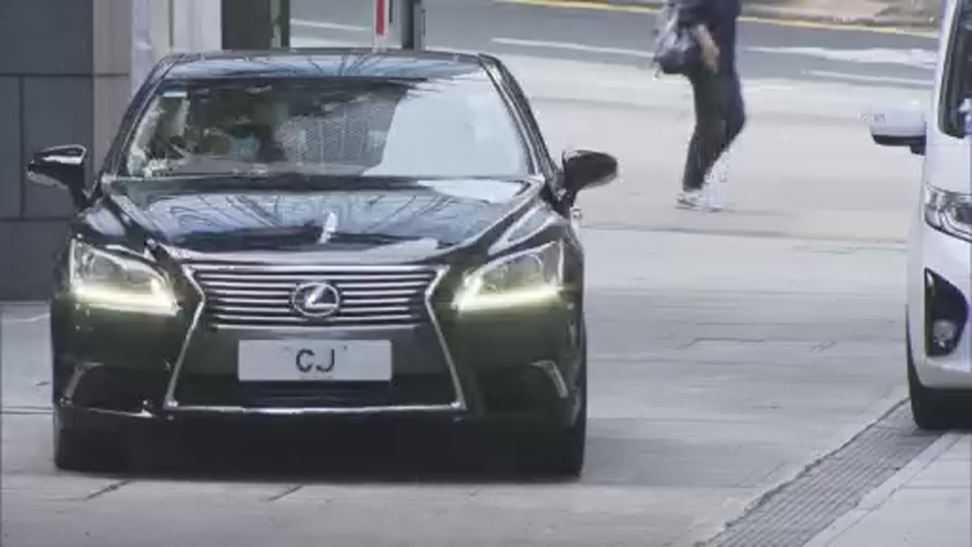 司法機構指尊重特首提請人大釋法　張舉能早上未回應提問