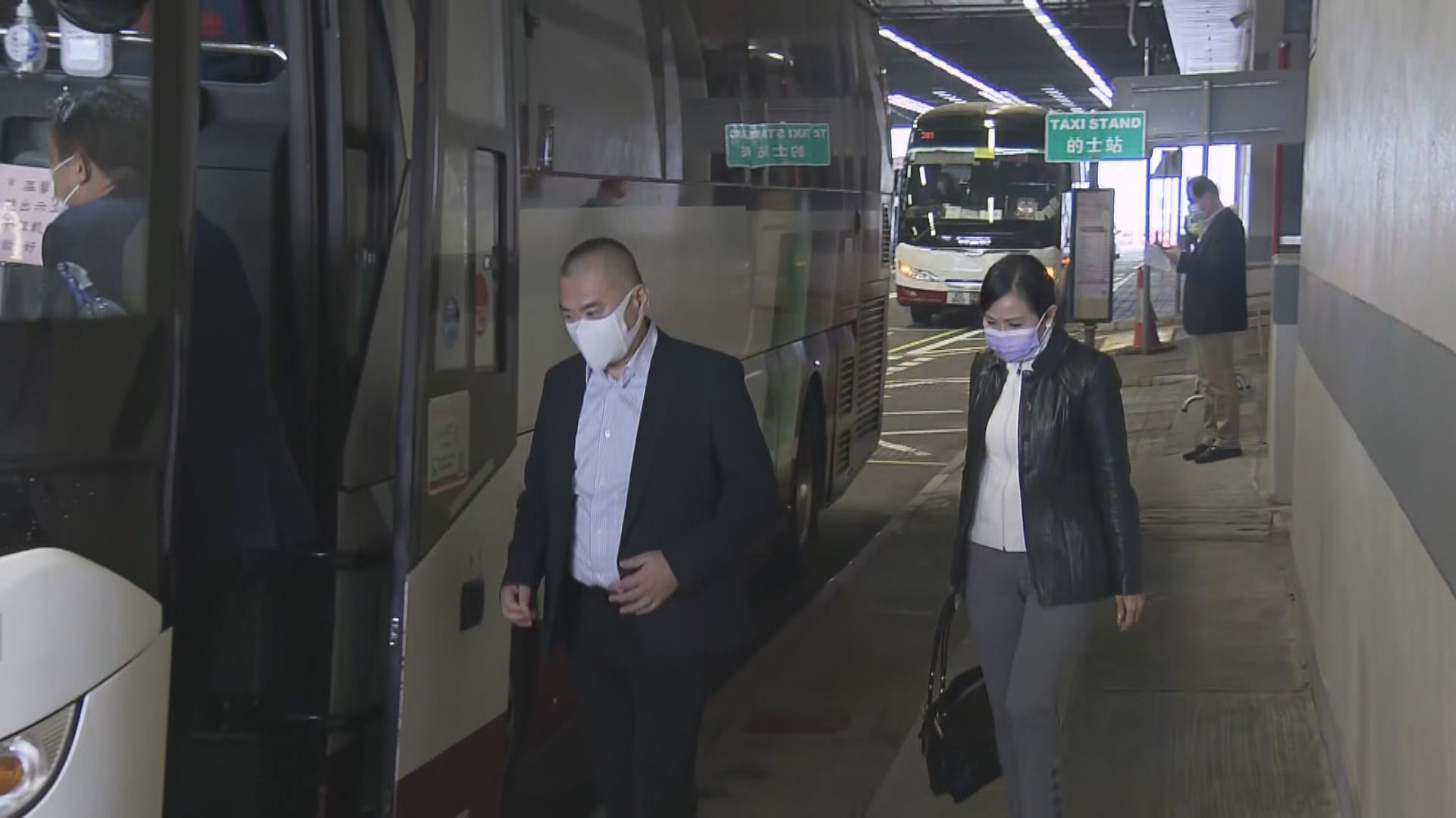 港區人大政協赴深圳接種新冠疫苗