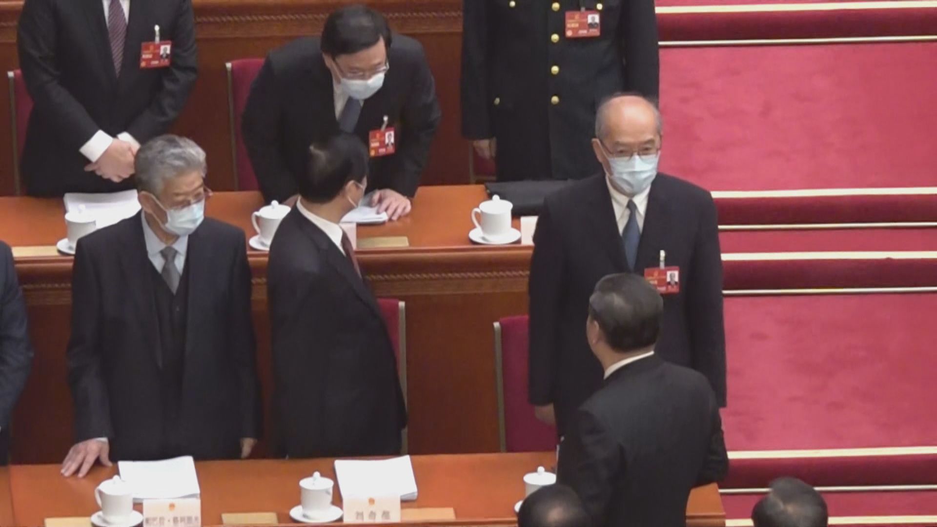 【人大開幕】習近平離場時停步向李家超打招呼