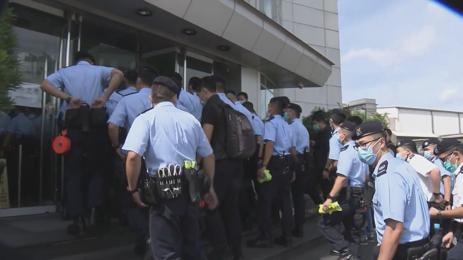 大批警員到將軍澳壹傳媒集團辦公室