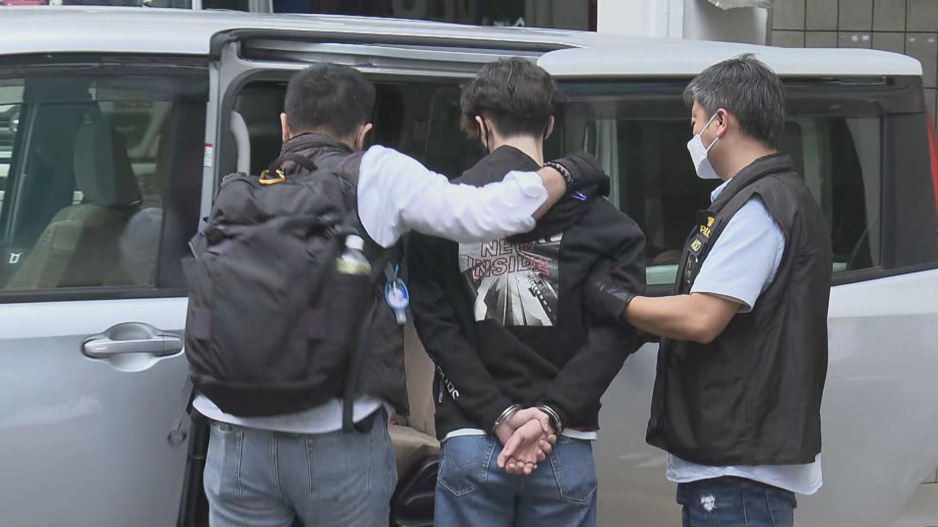 消息：警方國安處拘賢學思政三人　涉煽動顛覆國家政權