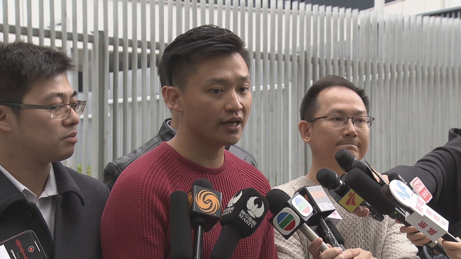 鄭泳舜：公共圖書館會在恆常覆檢書籍後作出檢視