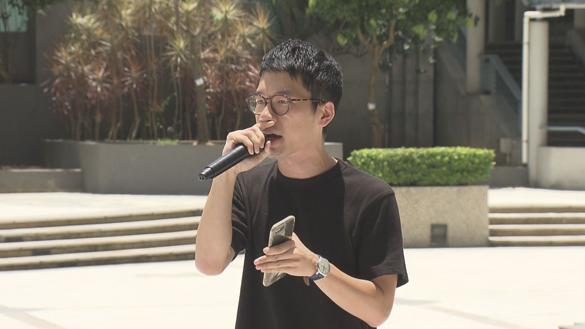 消息：警方國安處帶走羅冠聰父母及兄長錄口供