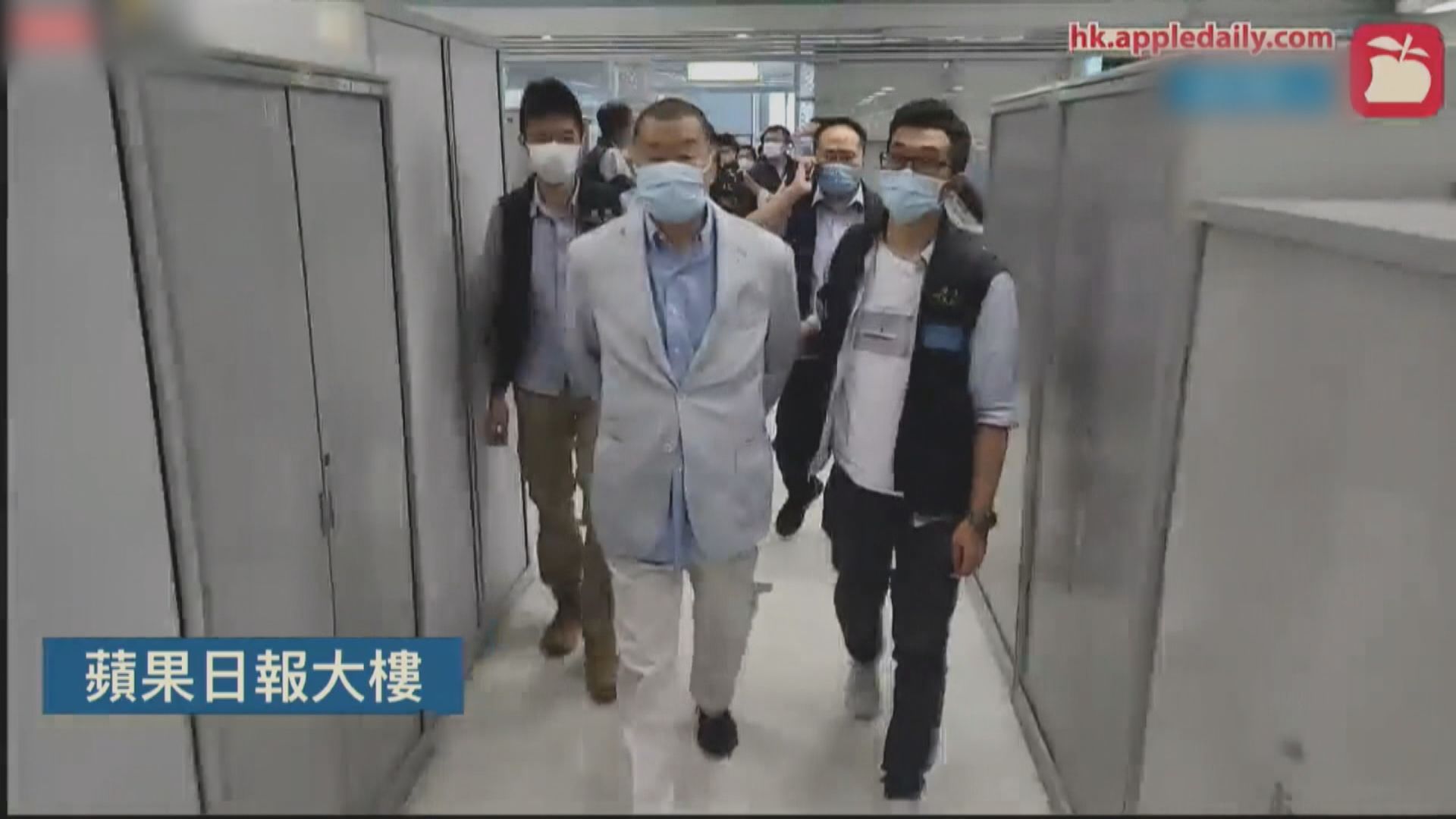 黎智英和張劍虹先後被押返壹傳媒大樓調查