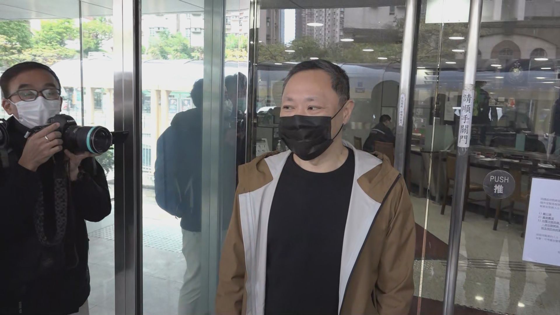 組織參與初選涉違國安法　戴耀廷等到警署報到