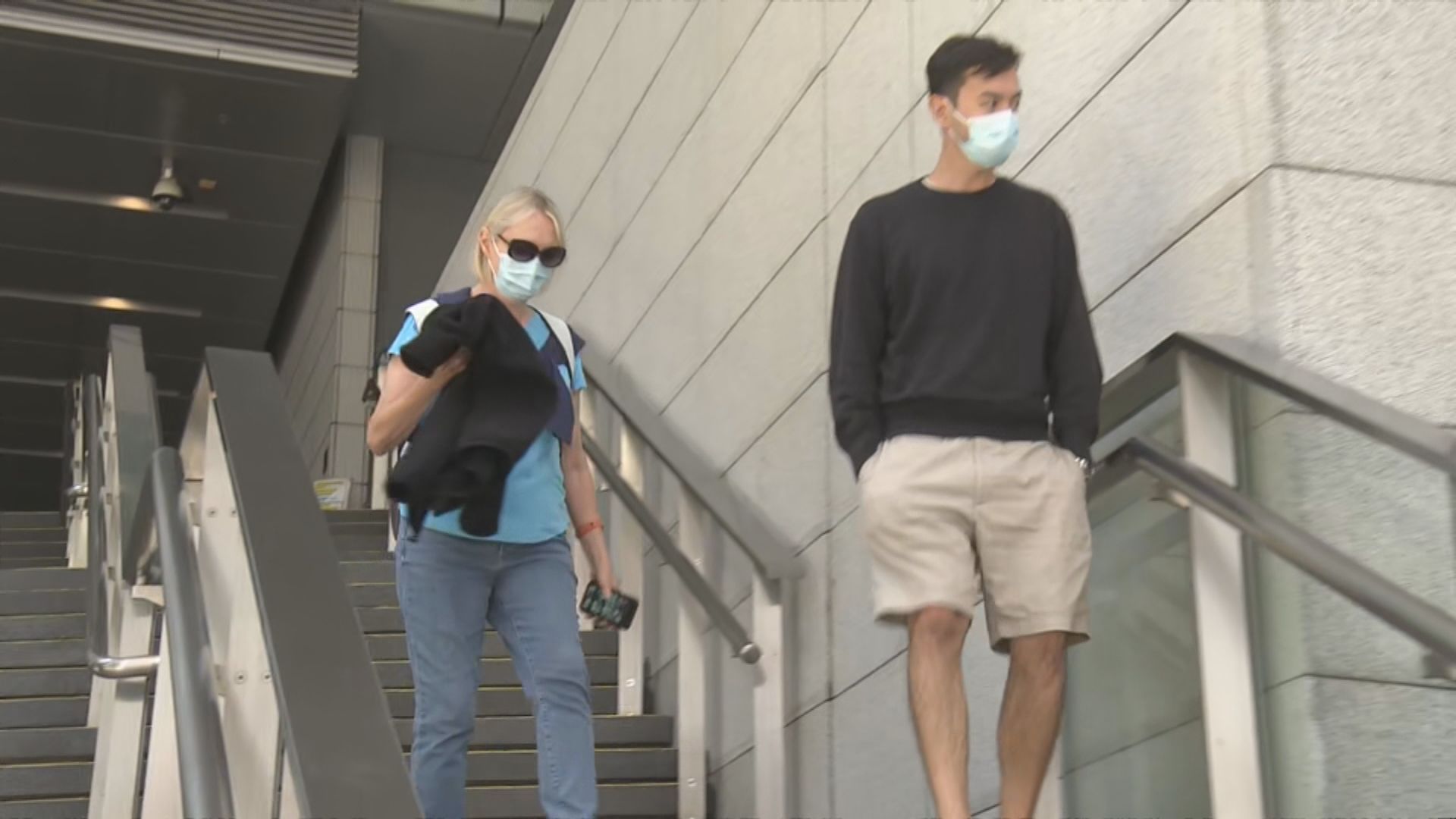 據悉警方國安處帶走袁弓夷前妻及兒女問話