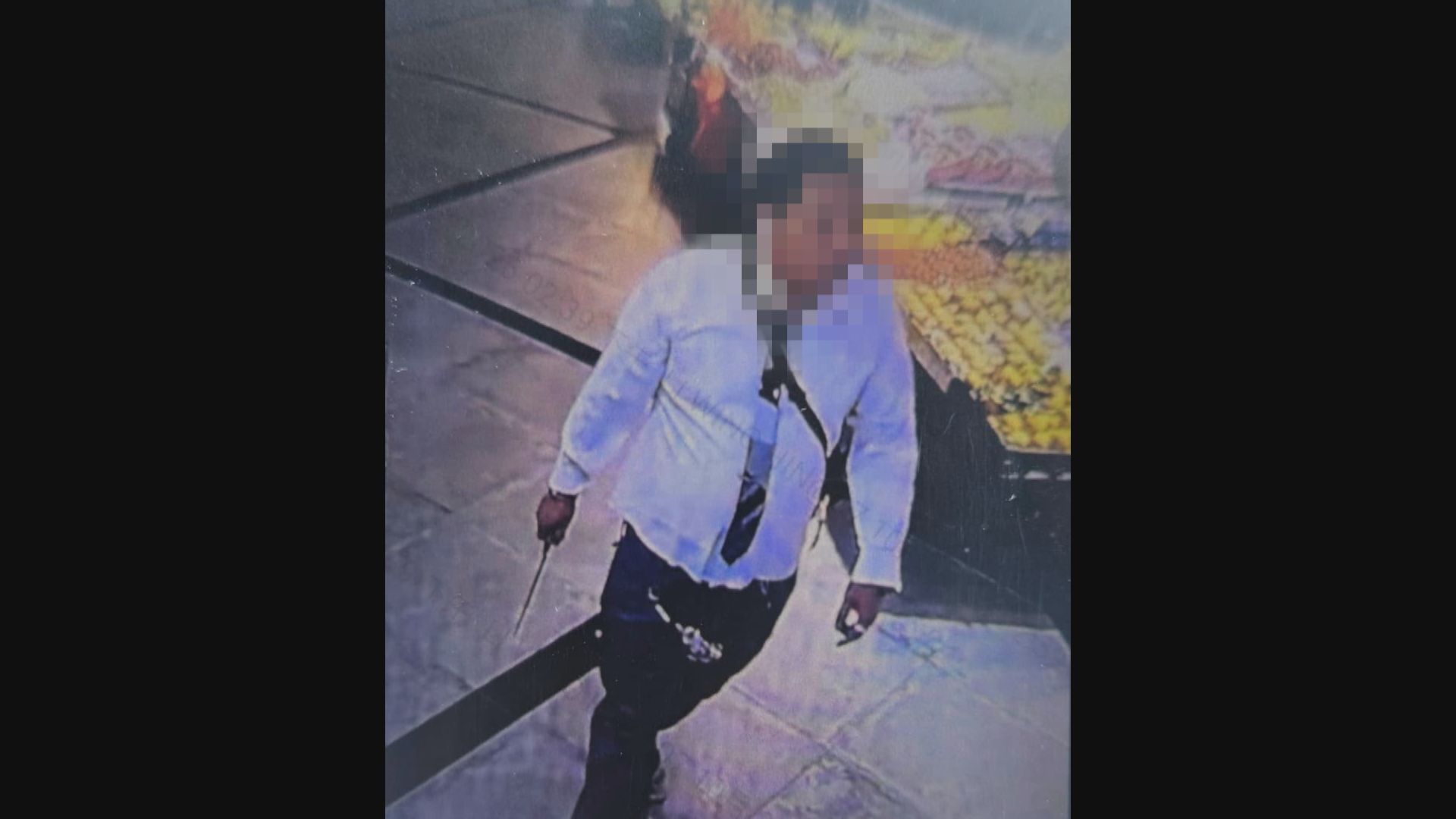 男子持刀遊蕩在巴士被捕
