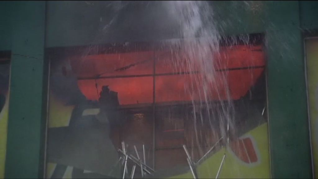 牛頭角迷你倉火警升四級　5消防員不適送院